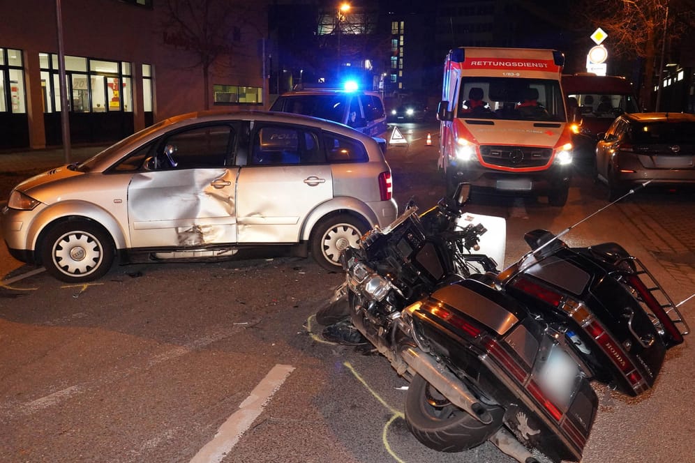 Verkehrsunfall in Stuttgart: Ein Motorradfahrer ist dabei schwer verletzt worden.