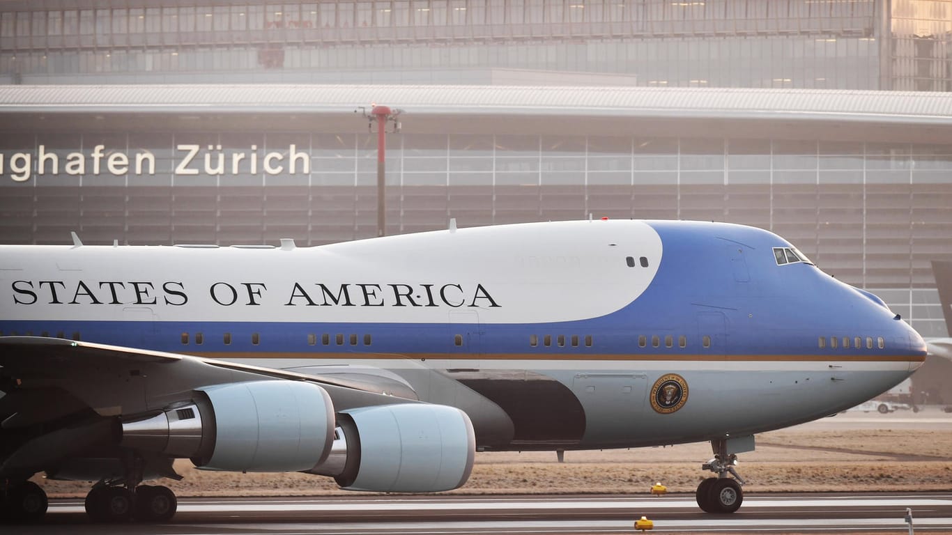 Die Air Force One mit US-Präsident Trump an Bord ist in Zürich gelandet.