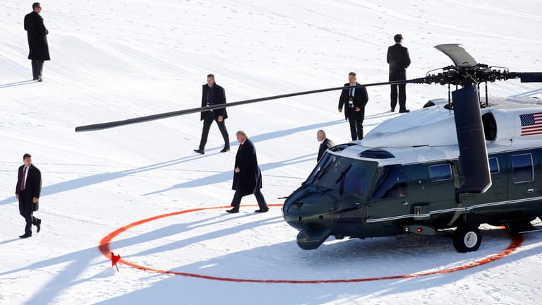Nach der Landung in Zürich flog der US-Präsident an Bord des Helikopters Marine One nach Davos weiter.