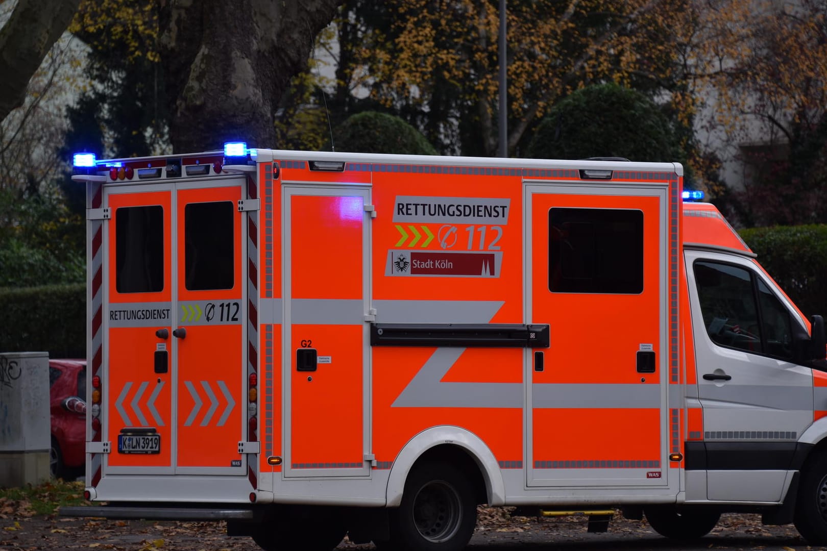 Rettungsdienst der Feuerwehr: In Wolfsburg musste ein Mann aus seiner verqualmten Wohnung gerettet werden.