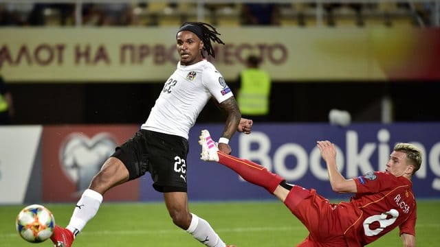 Der Österreicher Valentino Lazaro (l) könnte zurück in die Bundesliga kommen. Der Österreicher Valentino Lazaro (l) könnte zurück in die Bundesliga kommen.