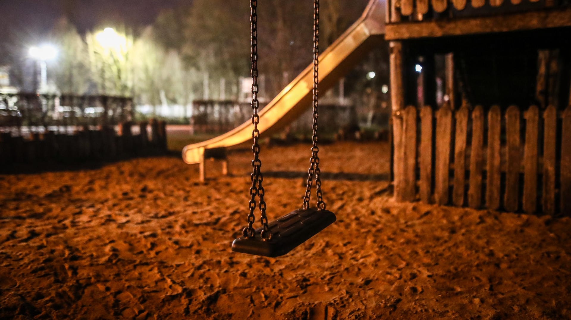 Ein Spielplatz an der Rems: Der Junge war mit seiner Kindergartengruppe auf dem Spielplatz und hatte sich zunächst unbemerkt entfernt.