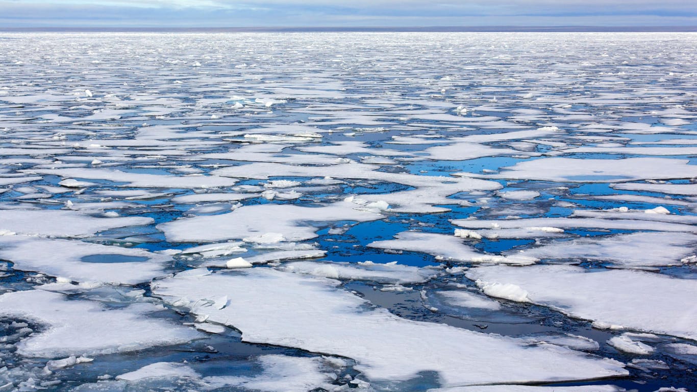Northwest Passage melting and breaking sea ice Arctic ocean Summer Northwest Passage, Nunavut, Canada, North America PUB