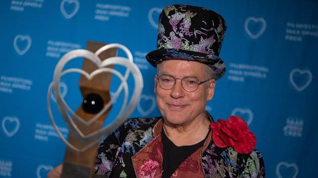 Rosa von Praunheim wurde für seine Verdienste um den jungen deutschsprachigen Film geehrt. Rosa von Praunheim wurde für seine Verdienste um den jungen deutschsprachigen Film geehrt.