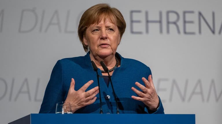 Angela Merkel bei einem Treffen mit Ehrenamtlichen im bayerischen Deggendorf: Die Bundeskanzlerin will das Ehrenamt mehr in den Mittelpunkt stellen.