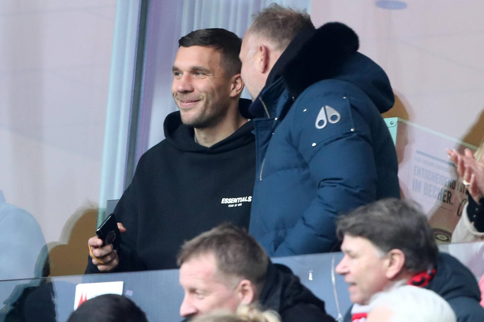 Lukas Podolski während des Spiels gegen den VfL Wolfsburg: Nun gibt es eine offizielle Mitteilung, was die Rückkehr des Weltmeisters zum FC anbelangt.