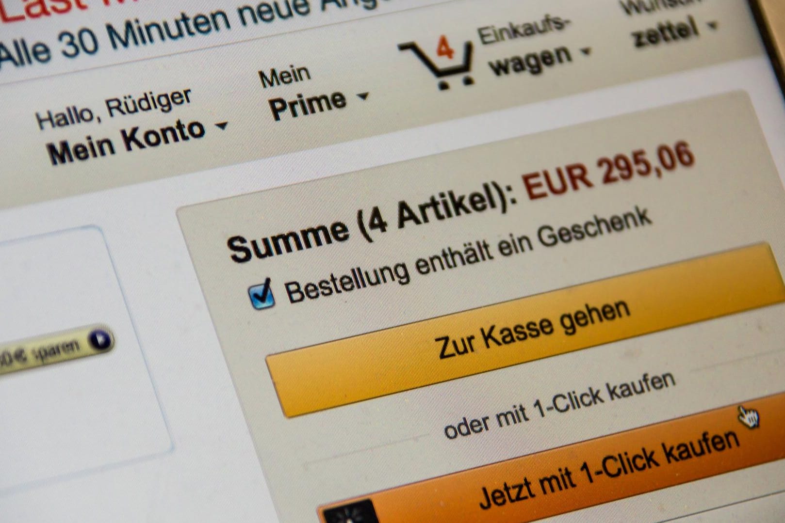 Onlineversand: Die Verbraucher kaufen besonders gern Bekleidung, Elektronikartikel und Computerzubehör im Internet. Onlineversand: Die Verbraucher kaufen besonders gern Bekleidung, Elektronikartikel und Computerzubehör im Internet.