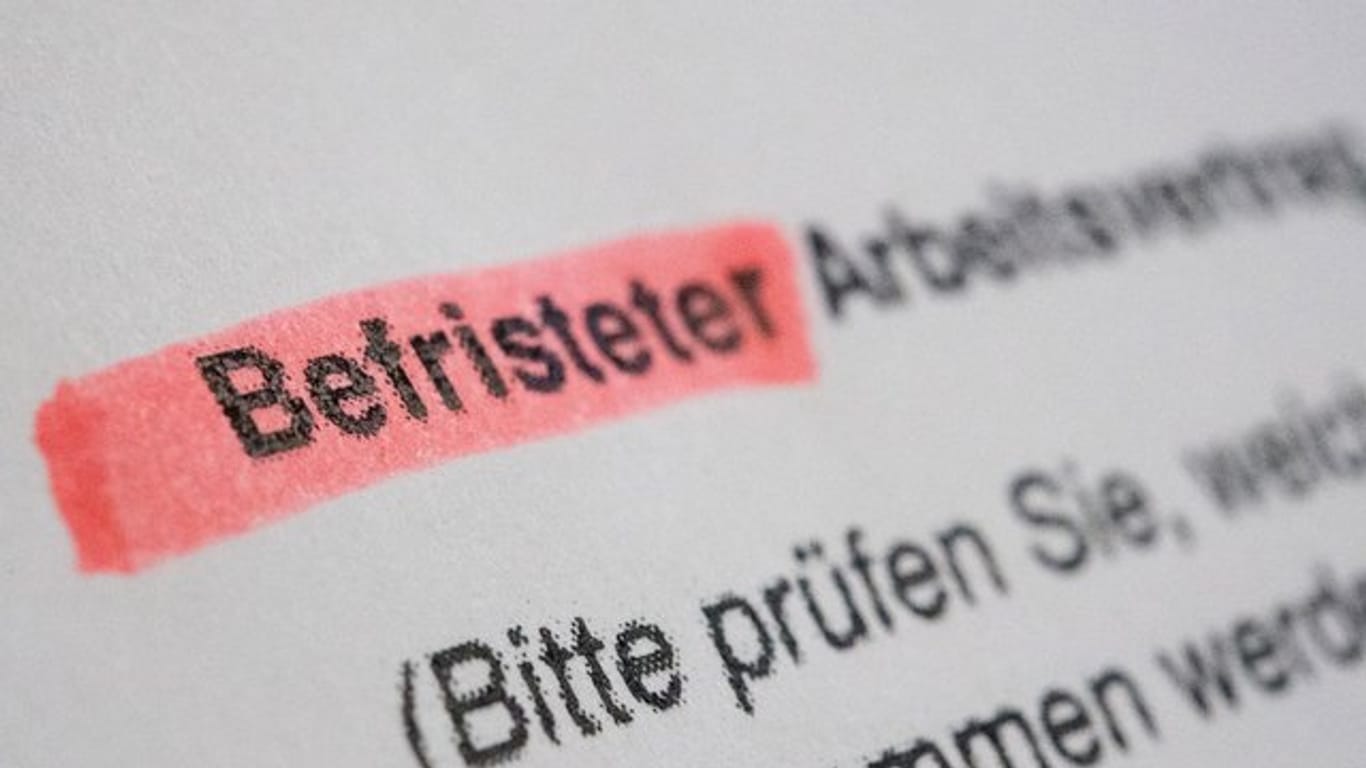 Job auf Zeit: Befristete Verträge setzen Firmen in den meisten Fällen zur Erprobung der Mitarbeiter ein.