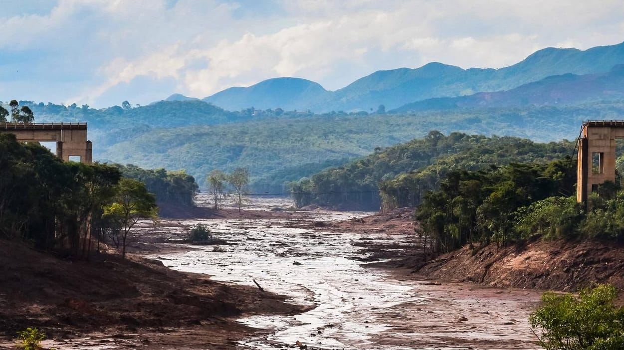 Der gebrochene Damm in Brumadinho: Der TÜV Süd wird von Brasilien verklagt.