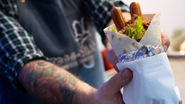 Die Tunnbrödsrulle (deutsch: Dünnbrotsrolle)ist in Schweden ein Streetfood-Hit.