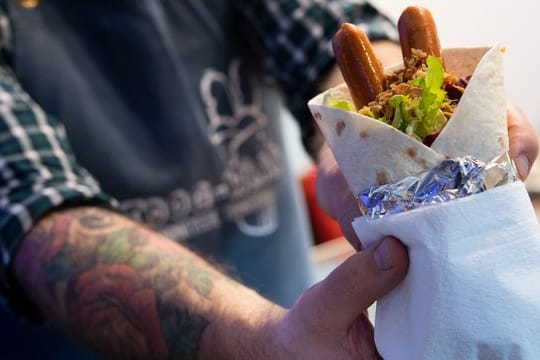 Die Tunnbrödsrulle (deutsch: Dünnbrotsrolle)ist in Schweden ein Streetfood-Hit.