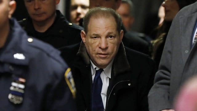 Bei einer Verurteilung droht Harvey Weinstein lebenslange Haft.