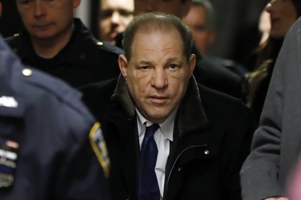 Bei einer Verurteilung droht Harvey Weinstein lebenslange Haft.