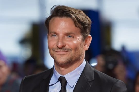 Schauspieler, Drehbuchautor, Produzent und Regisseur: Bradley Cooper.