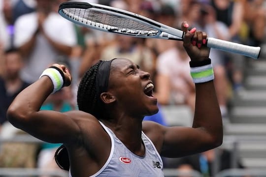 Hat sich gegen Sorana Cirstea durchgesetzt und trifft nun auf Titelverteidigerin Naomi Osaka: Cori "Coco" Gauff jubelt über ihren Sieg.