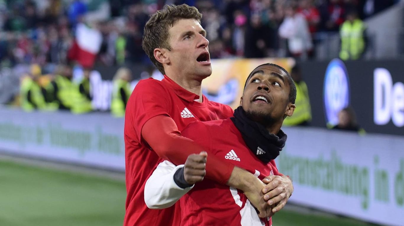 Thomas Müller (l.) und Douglas Costa: Die beiden Offensivkräfte spielten von 2015 bis 2017 zusammen in München.