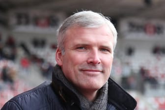 Erfurts Oberbürgermeister Andreas Bausewein im Steigerwaldstadion: Er hofft auf ein Wunder für Rot-Weiß Erfurt.