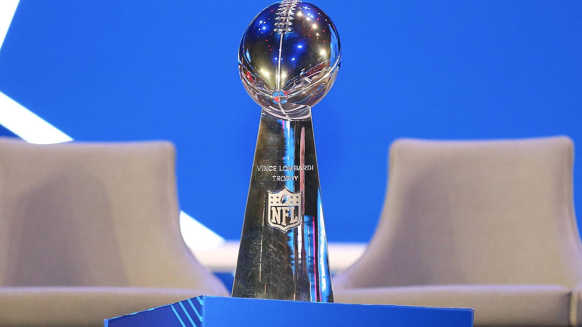 Ziel aller Meisterträume: Die Vince Lombardi Trophy für den Super-Bowl-Sieger. Ziel aller Meisterträume: Die Vince Lombardi Trophy für den Super-Bowl-Sieger.