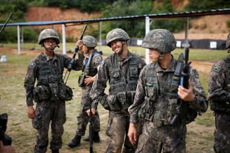 Kein Platz für Transmenschen? Südkoreanische Soldaten auf einem Schießübungsplatz in Paju.