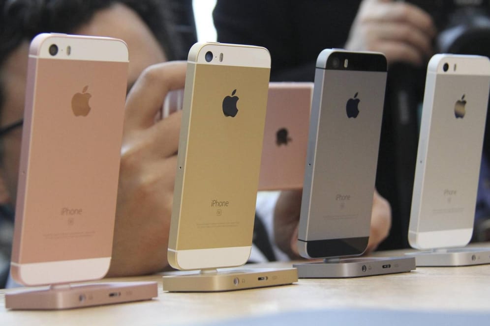 Das erste iPhone SE bei seiner Vorstellung in der Apple-Zentrale: Im März könnte der Nachfolger erscheinen.