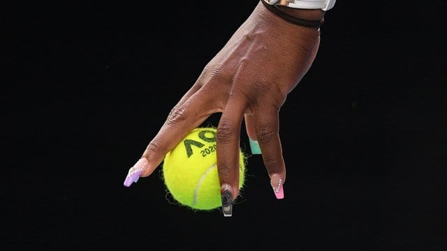 Fällt mit ihren extravaganten Fingernägeln auf: Auf dem Ringfinger (M) trägt Serena Williams einen Koala.