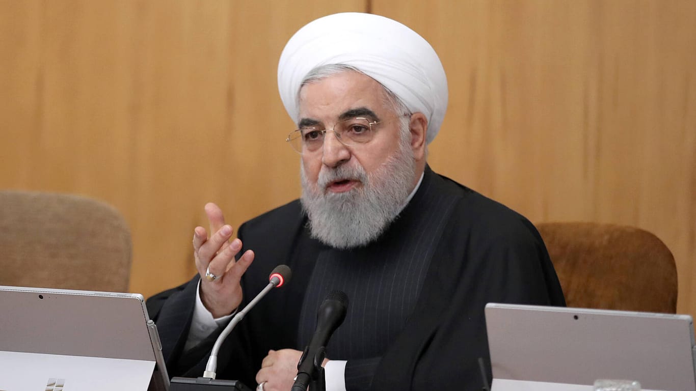 Irans Präsident Ruhani: In einer Kabinettssitzung am Mittwoch sagte Ruhani, man wolle nicht nach Atomwaffen streben, selbst wenn das Atom-Abkommen scheitern sollte.