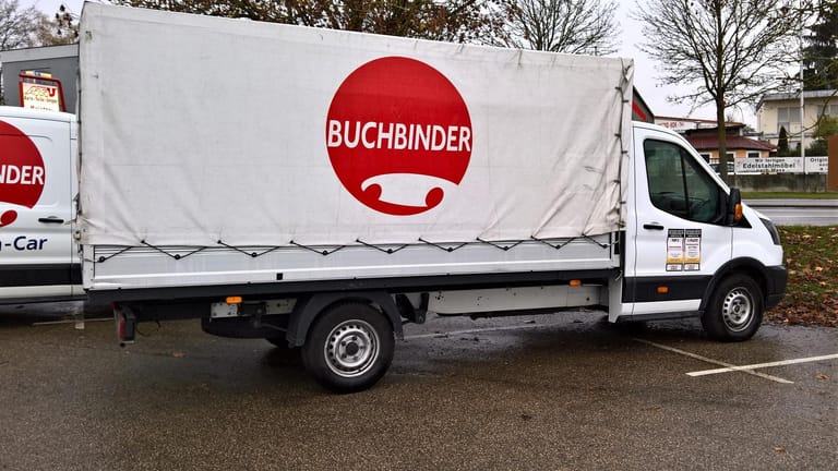 Ein Transporter der Mietwagenfirma Buchbinder: Das Unternehmen hatte Millionen Nutzerdaten ungeschützt ins Netz gestellt.