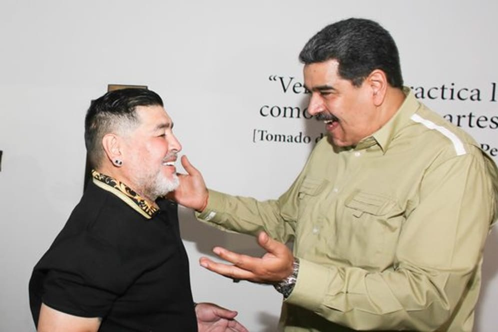 Verstehen sich: Venzuelas Präsident Nicolas Maduro (r) und Diego Maradona.
