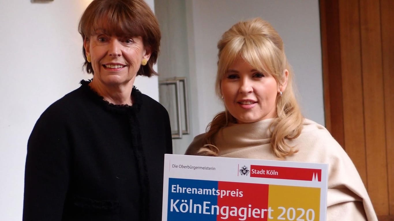 Oberbürgermeisterin Henriette Reker und Ehrenamtspatin Maite Kelly: Die Sängerin und Schauspielerin hält den Ehrenamtspreis der Stadt Köln für 2020.