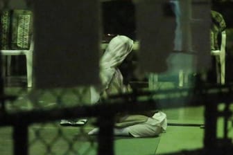 Ein Häftling im berüchtigten Gefangenenlager Guantanamo: Ein CIA-Psychologe verteidigt die Folterpraktiken, die nach dem 11. September 2001 angewendet wurden. (Symbolfoto)