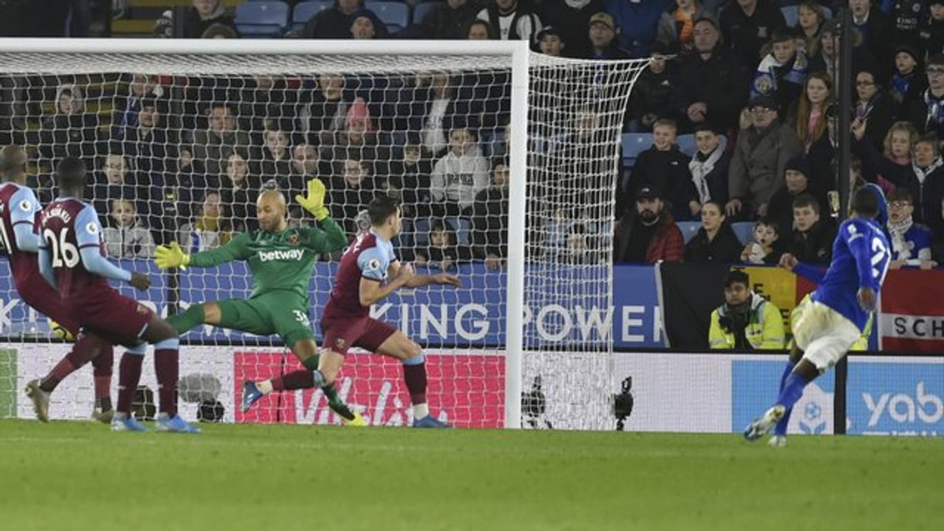 Leicester-Torschütze Ricardo Pereira (r) sorgte gegen West Ham für die Vorentscheidung.