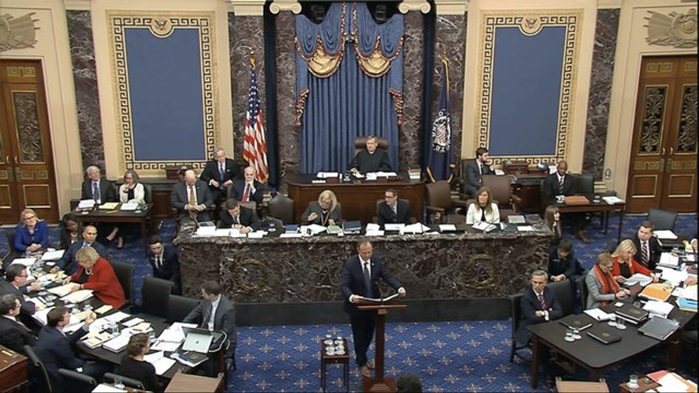 Videostandbild aus dem US-Senat: Der demokratische Kongressabgeordnete Adam Schiff, Vorsitzender des Geheimdienstausschusses, spricht während des Amtsenthebungsverfahrens gegen US-Präsident Trump.