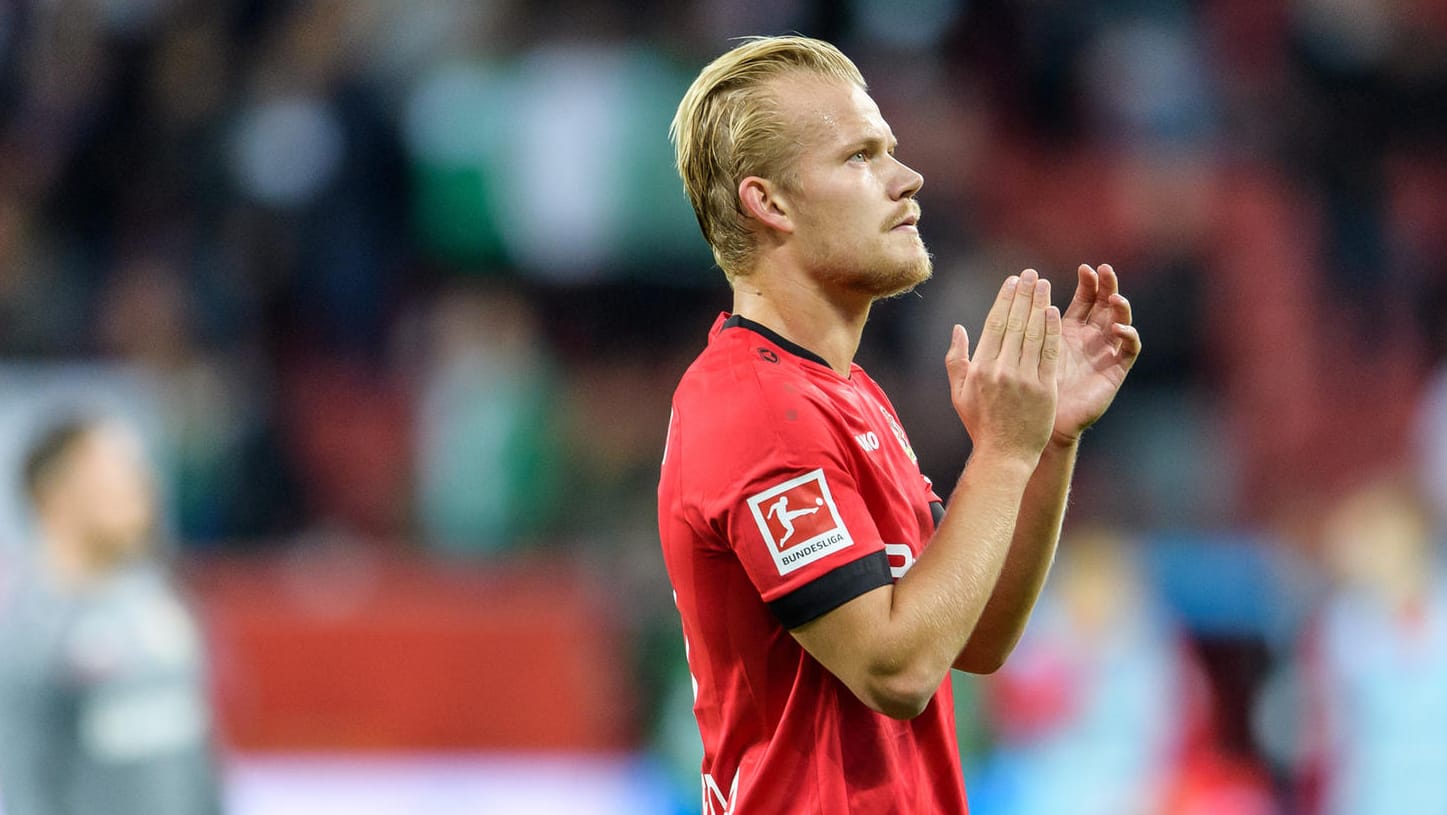 Joel Pohjanpalo: Der Finne ist bei Bayer Leverkusen außen vor und könnte bald den Klub wechseln. Joel Pohjanpalo: Der Finne ist bei Bayer Leverkusen außen vor und könnte bald den Klub wechseln.