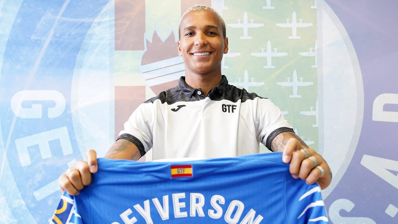Deyverson Silva mit neuem Trikot: Der ehemalige FC-Stürmer ist nun in die spanische La Liga gewechselt.