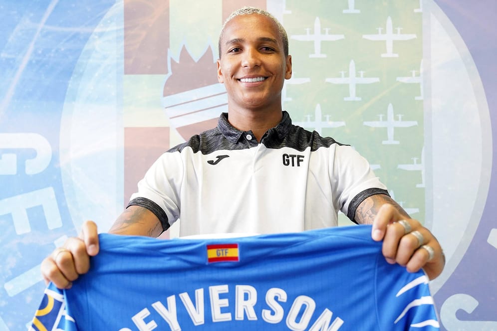 Deyverson Silva mit neuem Trikot: Der ehemalige FC-Stürmer ist nun in die spanische La Liga gewechselt.