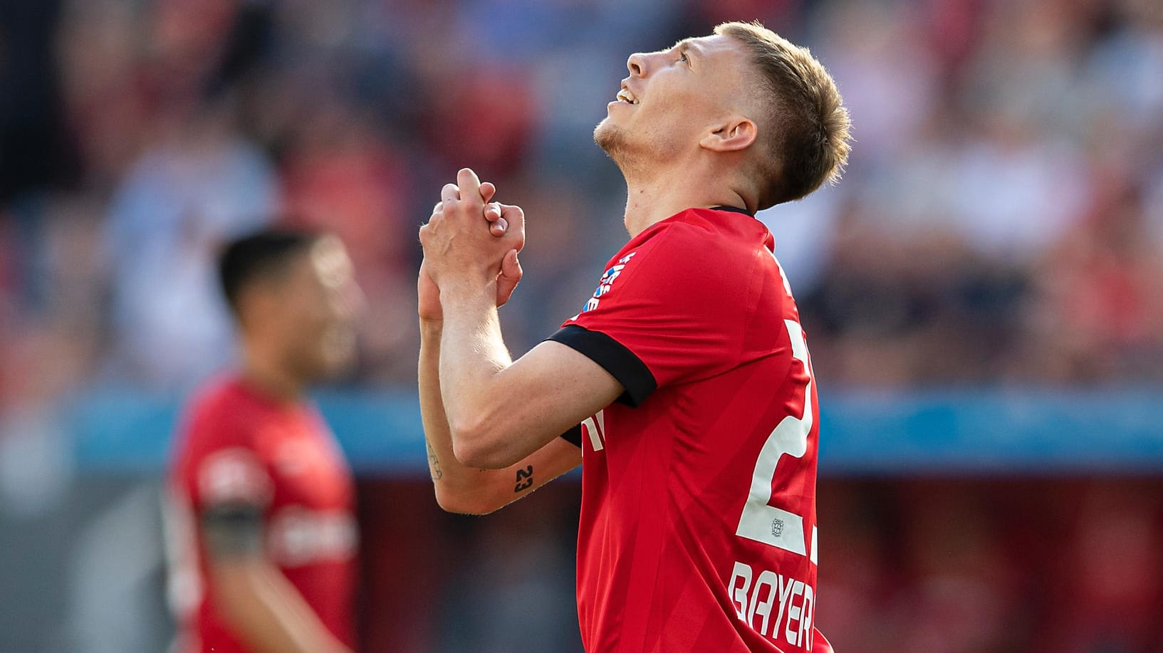 Mitchell Weiser: Der Rechtsverteidiger spielt seit 2018 bei Bayer und ernährt sich vegan.