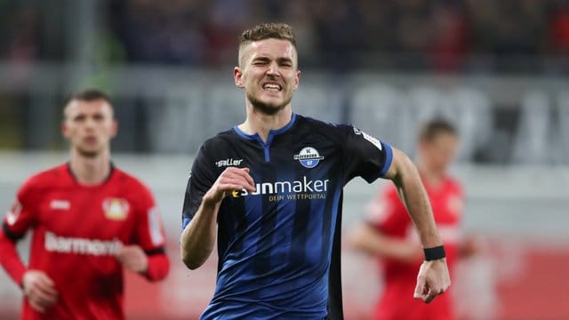 Der Einsatz von Paderborn Dennis Srbeny im Spiel gegen den SC Freiburg ist fraglich.