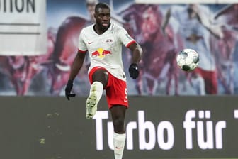 RB Leipzig: Bayern soll Interesse an Upamecano haben.