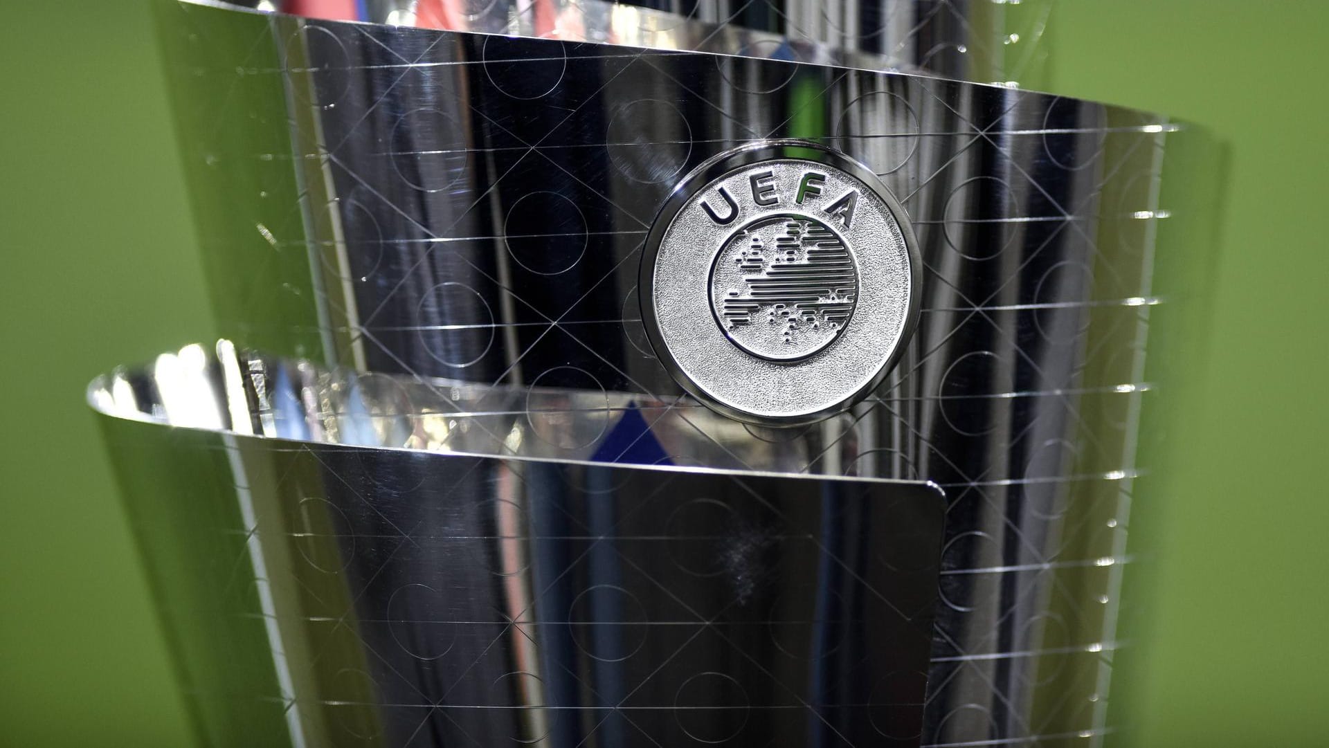 Begehrte Trophäe: Der Pokal der Nations League in Großaufnahme.