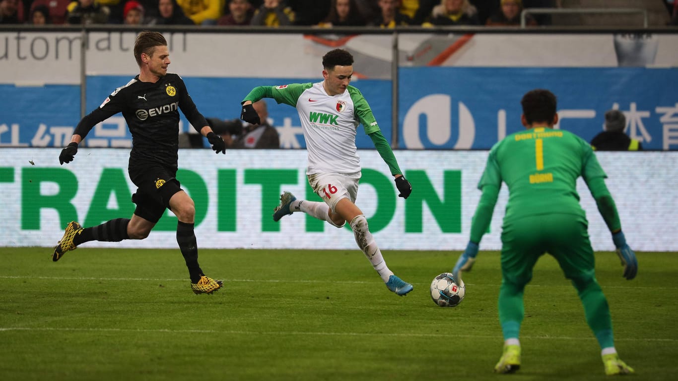 Kann häufig mit seinen schnellen Gegenspielern nicht mithalten: BVB-Außenverteidiger Lukasz Piszczek (l.).