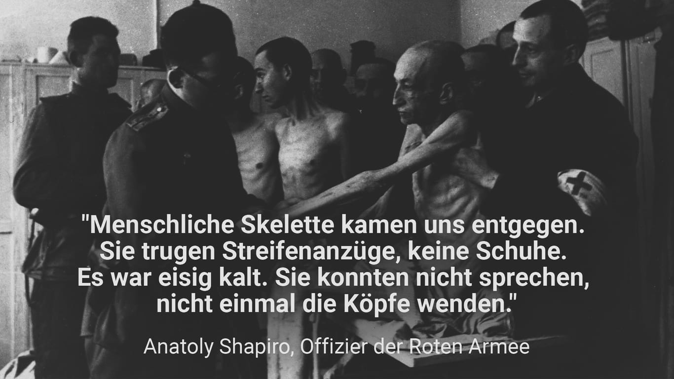 Auschwitz 1945: Ärzte der Roten Armee untersuchen befreite Häftlinge.