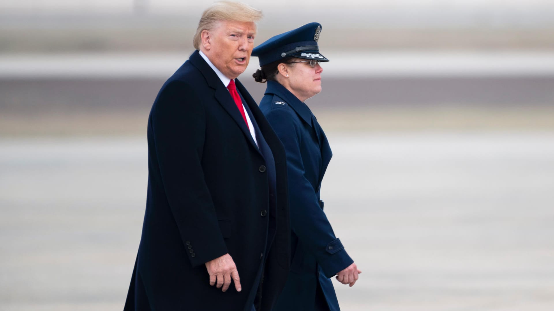 Donald Trump: Der US-Präsident will erneut die Einreiseregeln in die USA begrenzen Donald Trump: Der US-Präsident will erneut die Einreiseregeln in die USA begrenzen