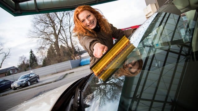 Der Fensterwischer ist zum reinigen der Autoscheiben da. Der Fensterwischer ist zum reinigen der Autoscheiben da.