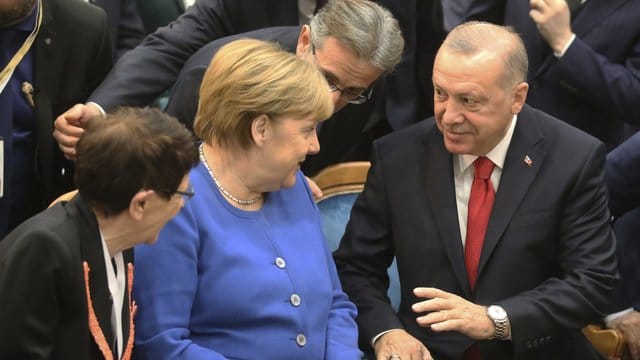 Merkel und Erdogan in Istanbul: In den deutsch-türkischen Beziehungen herrscht keine Eiszeit mehr wie noch 2017 und teilweise 2018. Merkel und Erdogan in Istanbul: In den deutsch-türkischen Beziehungen herrscht keine Eiszeit mehr wie noch 2017 und teilweise 2018.
