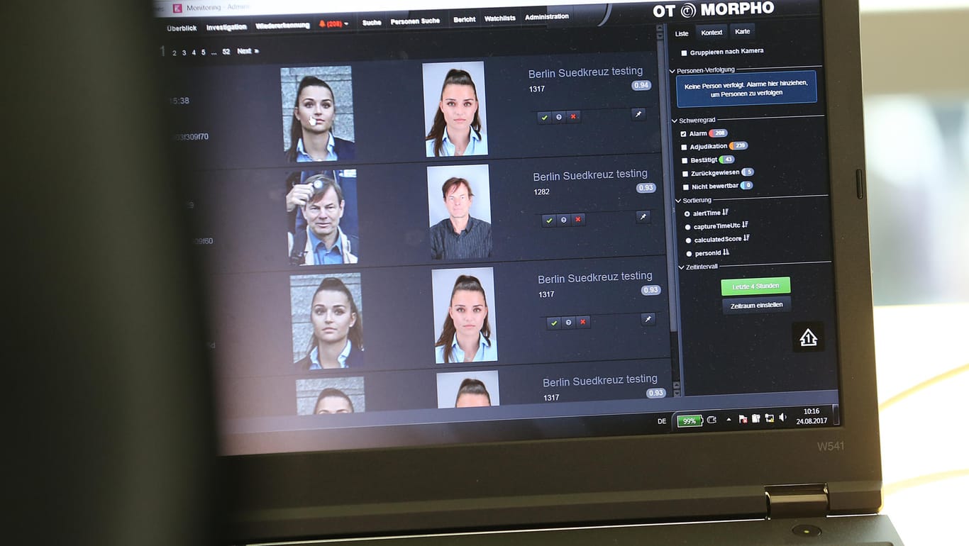 Ein Laptop zeigt die Software zur Gesichtserkennung: Datenschützer warnen vor der Technologie. (Archivbild)