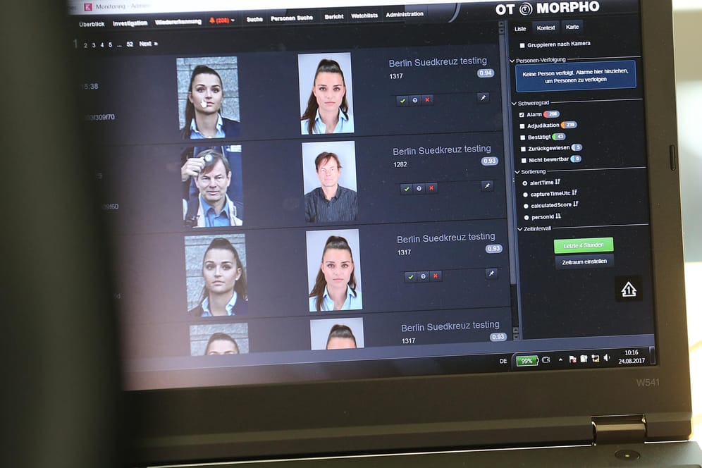 Ein Laptop zeigt die Software zur Gesichtserkennung: Datenschützer warnen vor der Technologie. (Archivbild)