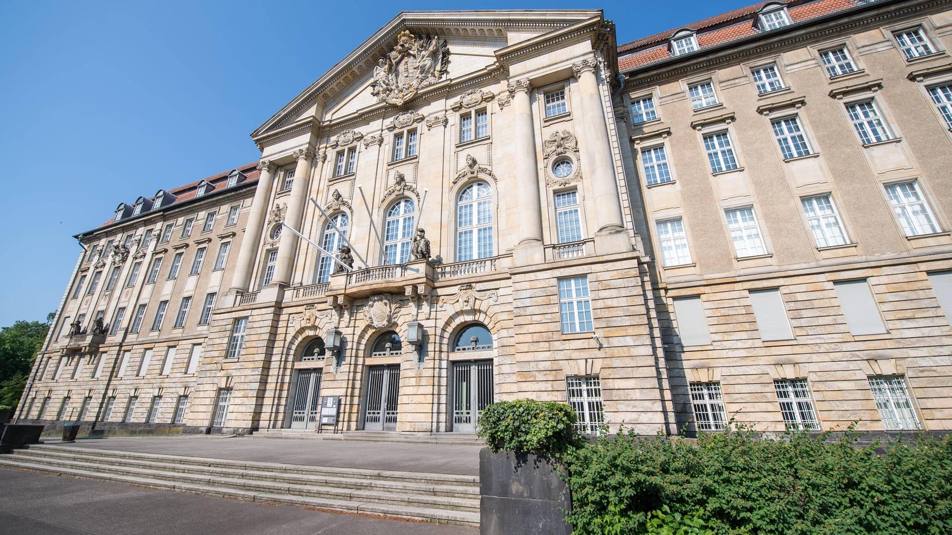 Das Berliner Kammergericht in Berlin: Ein Islamist plante einen Anschlag in Berlin. Nun wurde er zu mehr als fünf Jahren Haft verurteilt. Das Berliner Kammergericht in Berlin: Ein Islamist plante einen Anschlag in Berlin. Nun wurde er zu mehr als fünf Jahren Haft verurteilt.