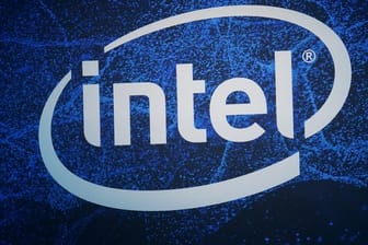 Der Chip-Hersteller Intel hat das vergangene Geschäftsjahr mit deutlich besseren Ergebnissen als erwartet abgeschlossen.