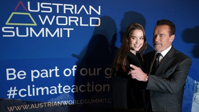 Hollywoodstar Arnold Schwarzenegger mit seiner Tochter Christina beim Charity-Dinner in Reith bei Kitzbühel (Tirol). Hollywoodstar Arnold Schwarzenegger mit seiner Tochter Christina beim Charity-Dinner in Reith bei Kitzbühel (Tirol).