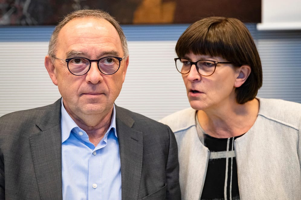 Die SPD-Vorsitzenden Norbert Walter-Borjans und Saskia Esken: Das Firmenimperium der Partei soll 61 Millionen Euro an Wert verloren haben. (Archivbild)